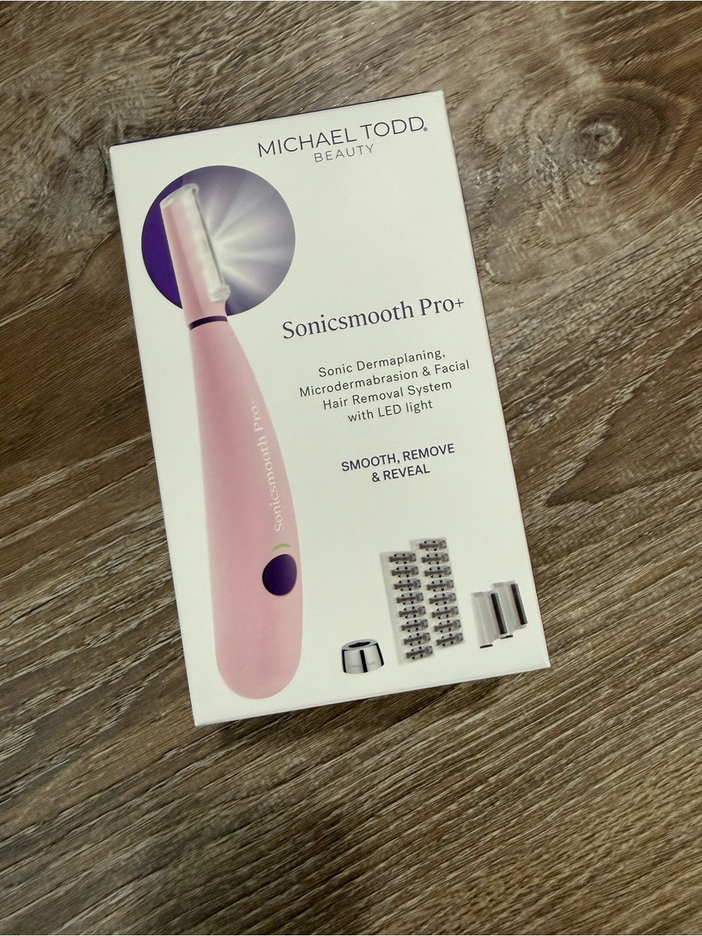 Like New Michael Todd Beauty Sonicsmooth is an at-home, 2-in-1 sonic dermapl